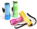 EverBrite 4-Pack Mini LED Aluminum Flashlight Party Favors Colors w/ Handle Glow in Dark -14,99Û PVP